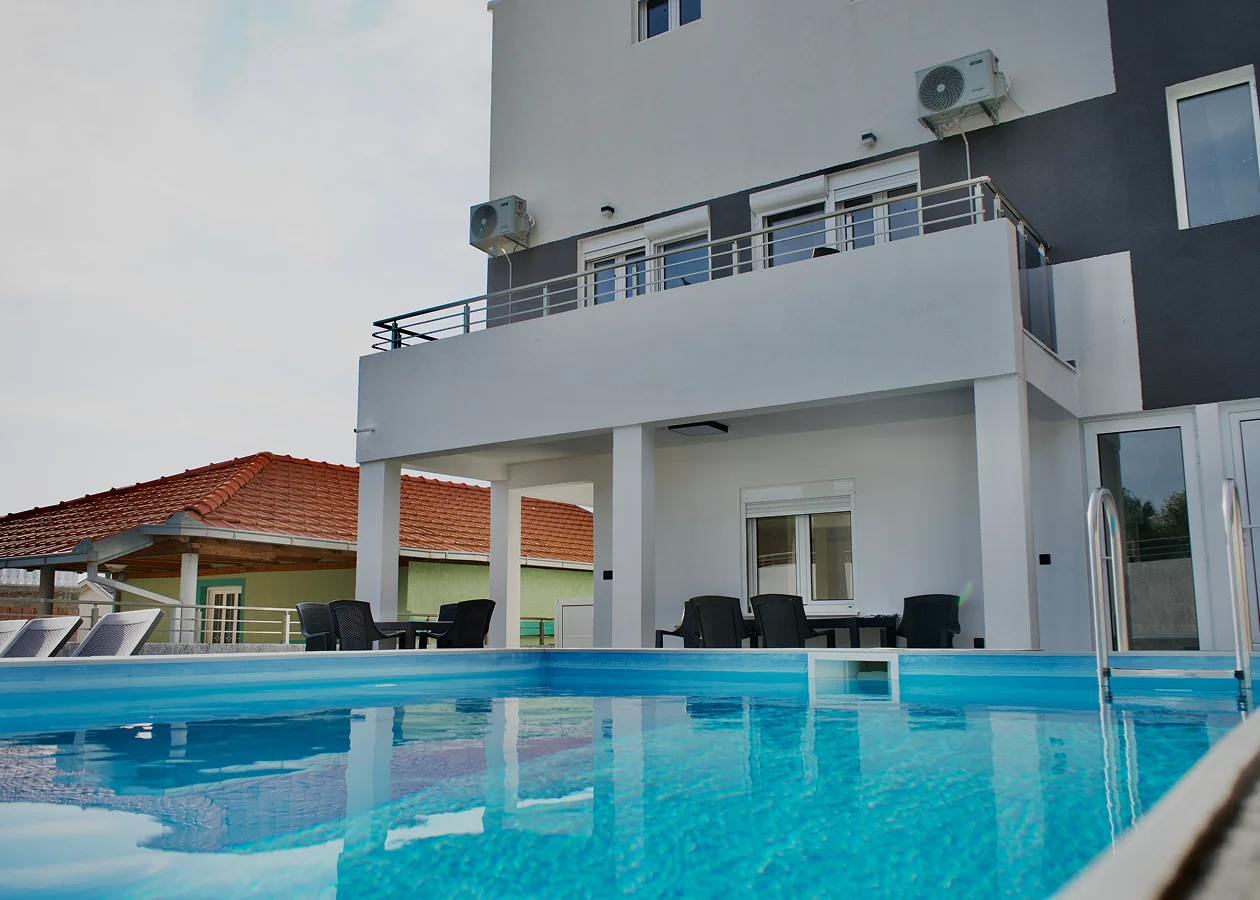 Investice v Černé Hoře (4)